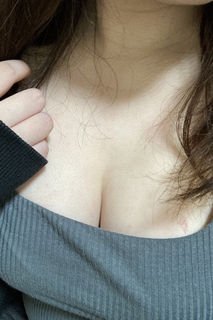 �����